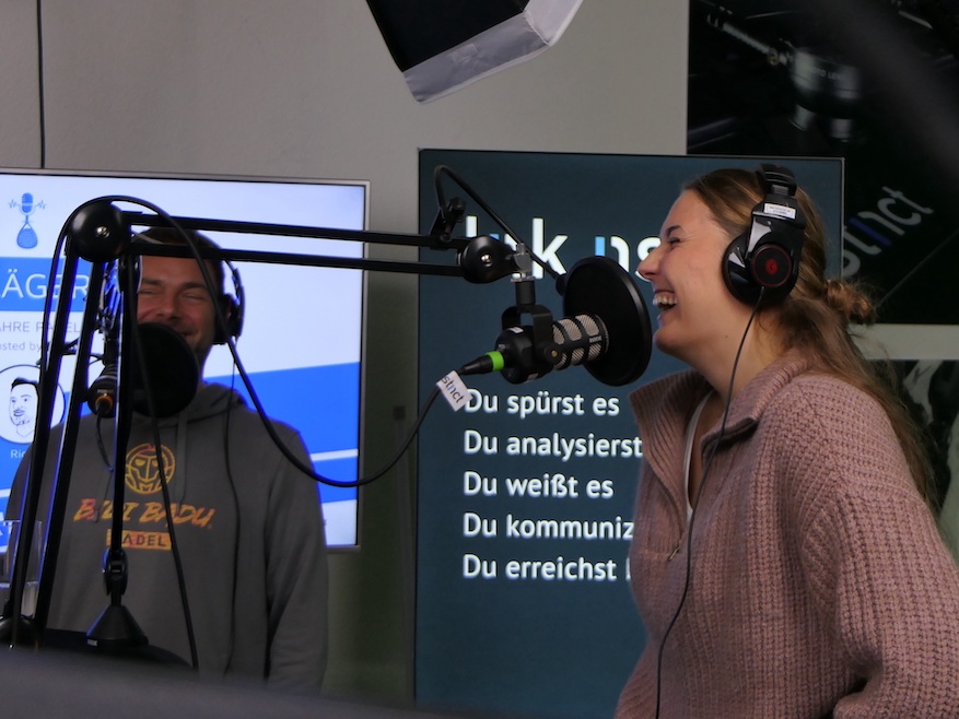 Padelpodcast Schlägertypen mit Tennisprofi Antonia Lottner im link instinct® Podcast-Studio